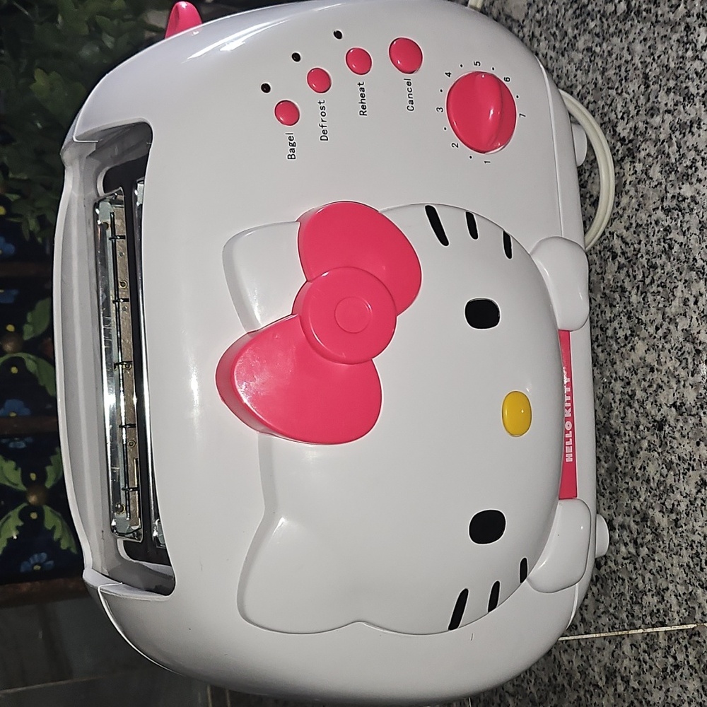 Hello Kitty White and Pink Toaster